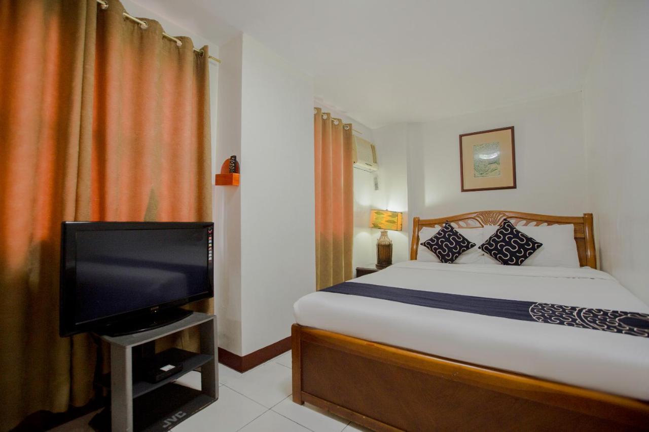 Newgrange Condotel Quezon City Buitenkant foto