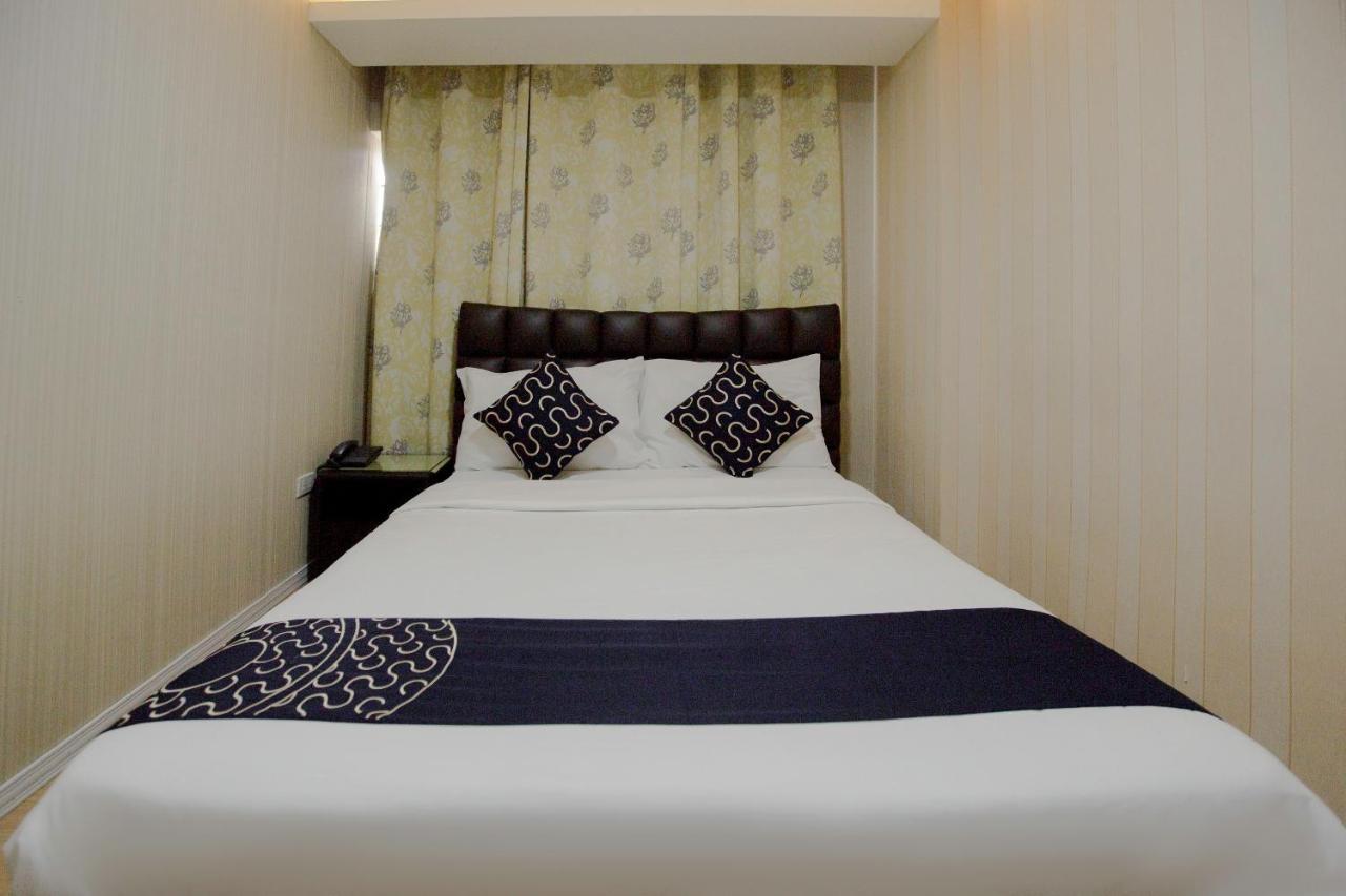 Newgrange Condotel Quezon City Buitenkant foto