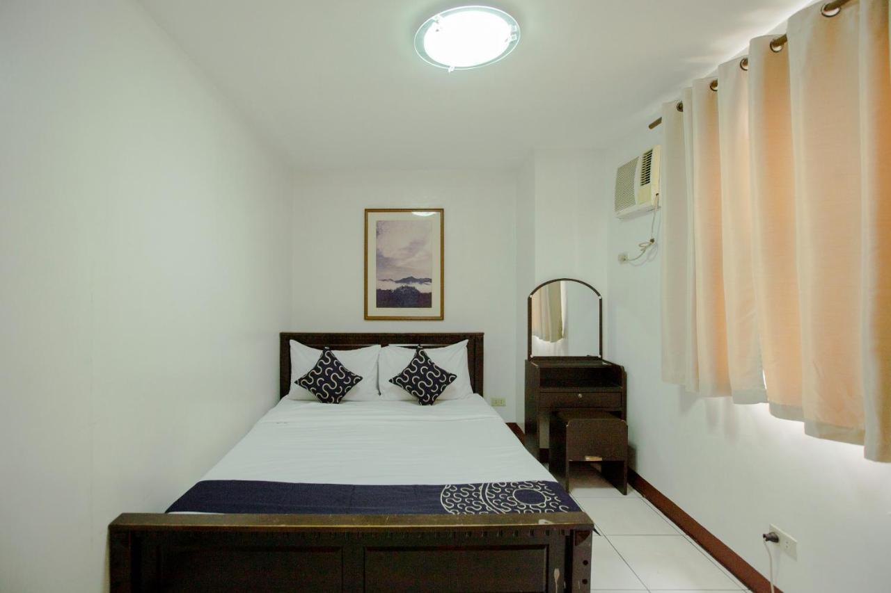 Newgrange Condotel Quezon City Buitenkant foto