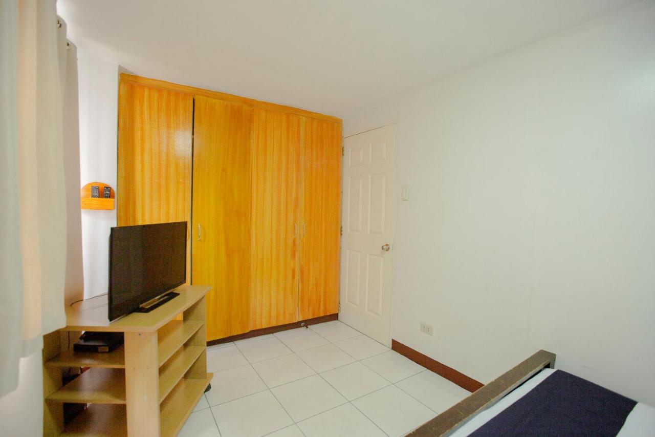 Newgrange Condotel Quezon City Buitenkant foto