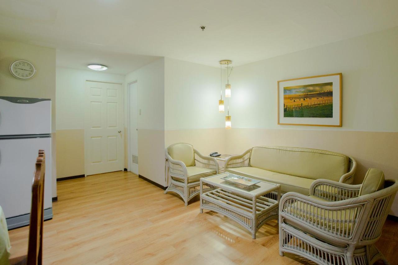 Newgrange Condotel Quezon City Buitenkant foto