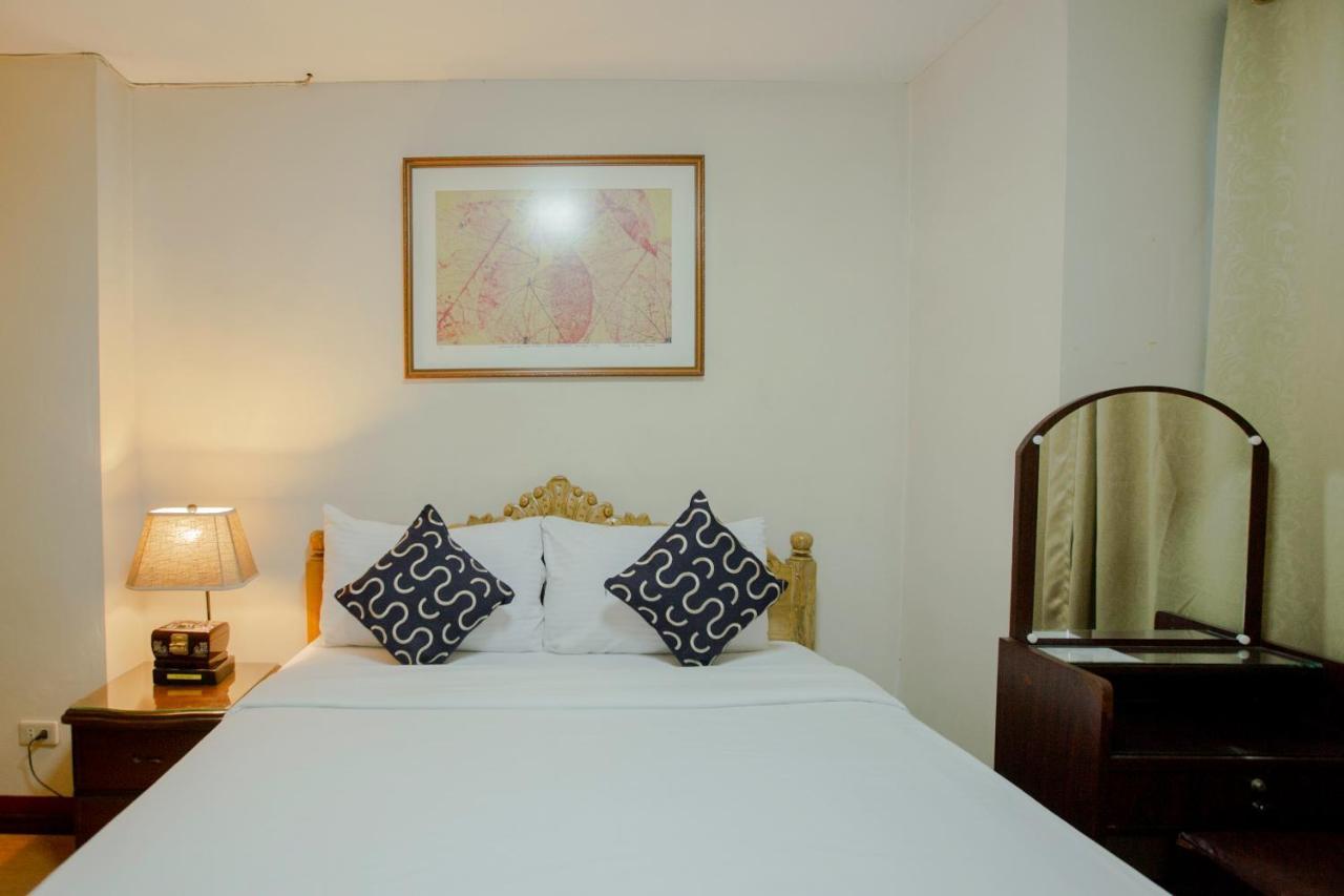 Newgrange Condotel Quezon City Buitenkant foto
