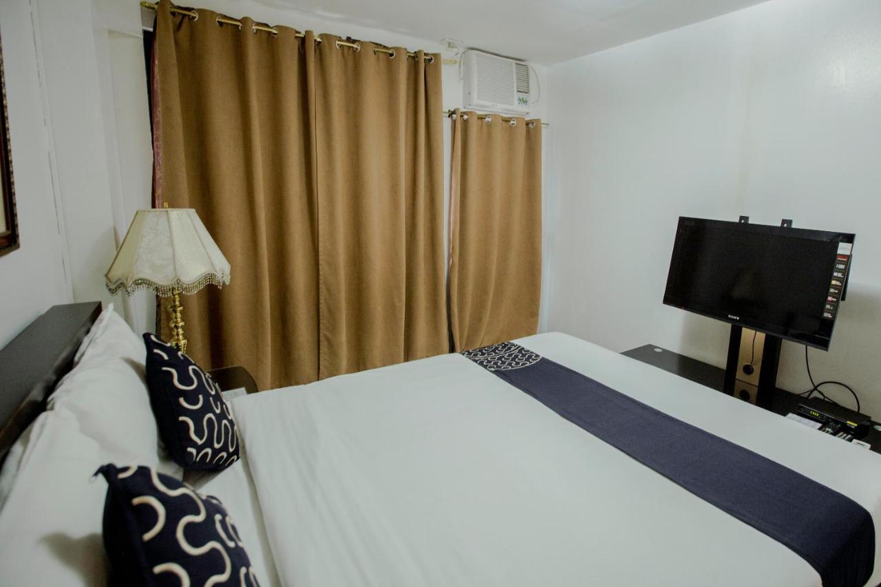 Newgrange Condotel Quezon City Buitenkant foto