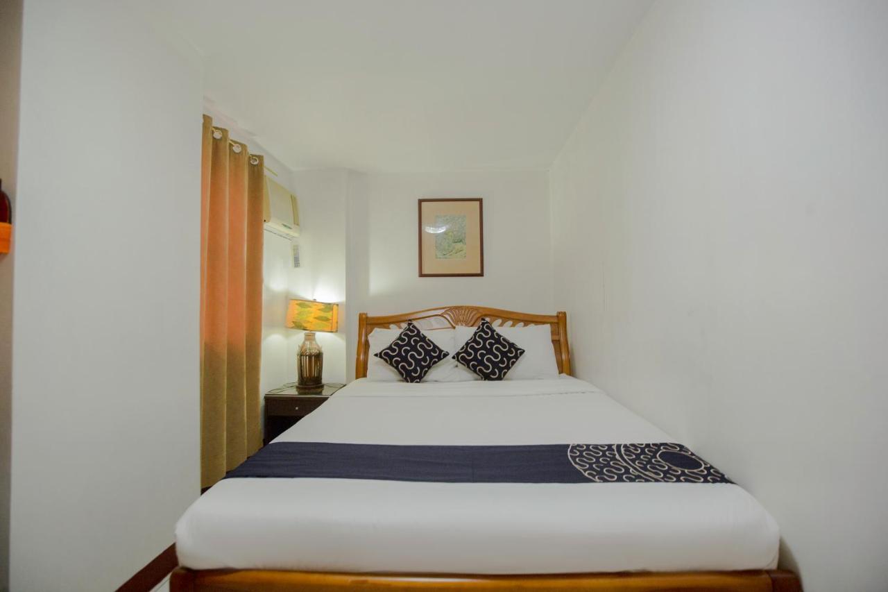 Newgrange Condotel Quezon City Buitenkant foto