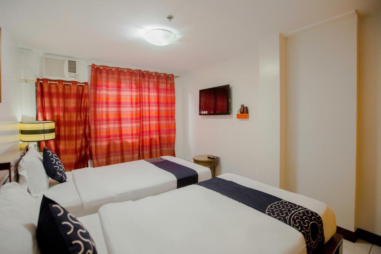 Newgrange Condotel Quezon City Buitenkant foto