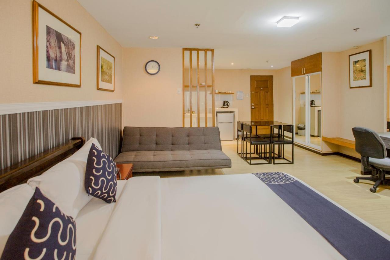 Newgrange Condotel Quezon City Buitenkant foto