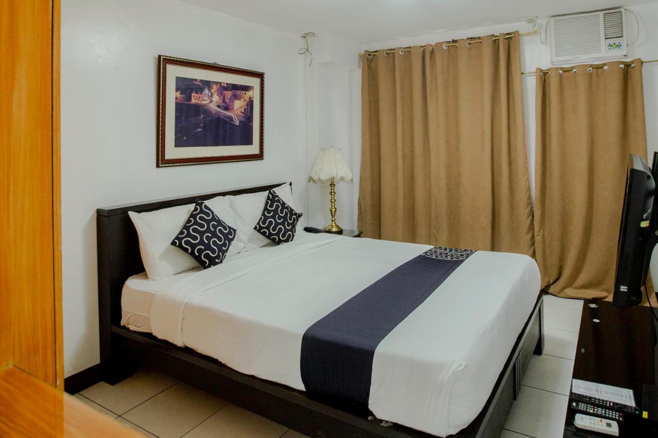 Newgrange Condotel Quezon City Buitenkant foto