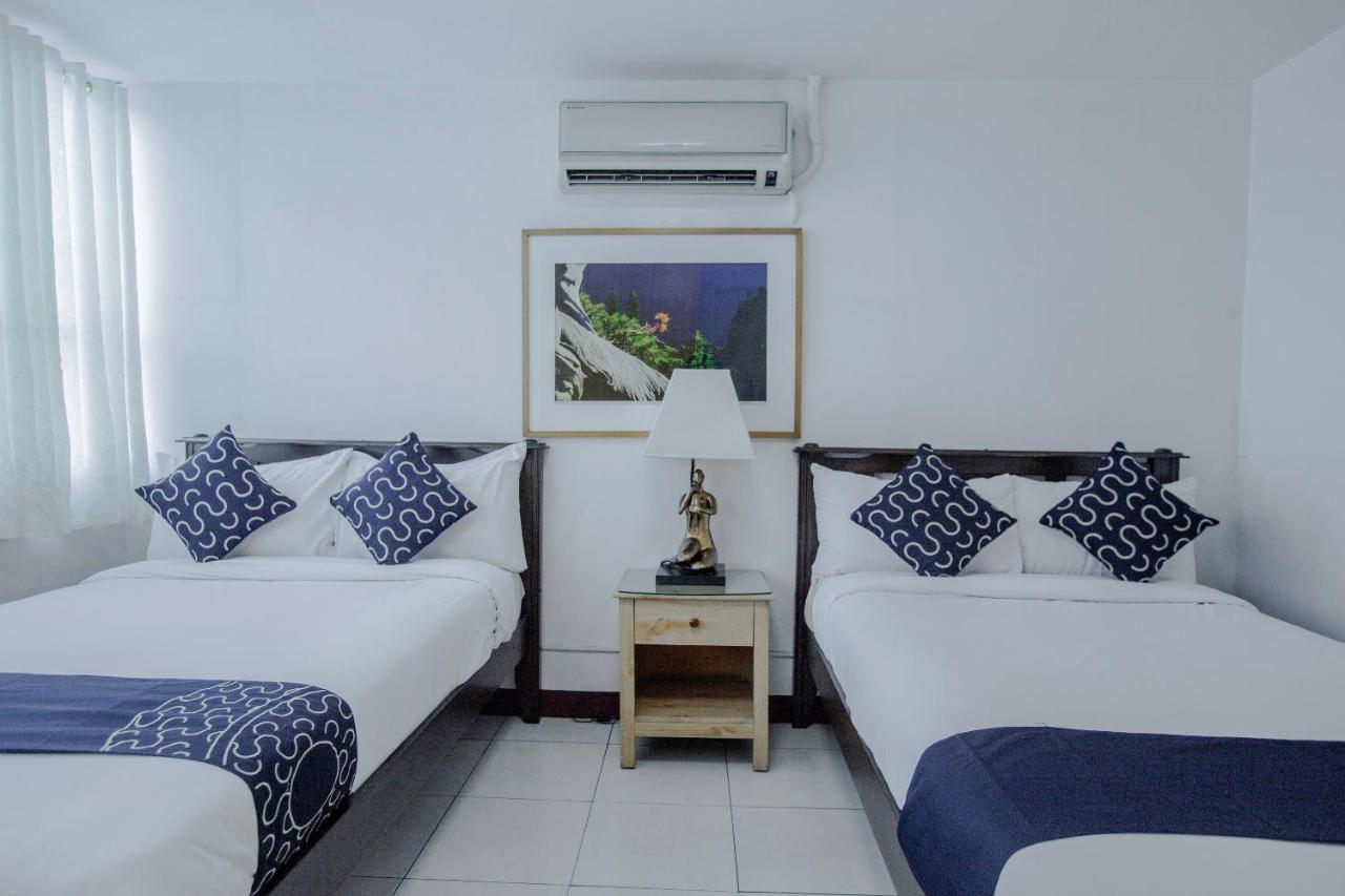 Newgrange Condotel Quezon City Buitenkant foto