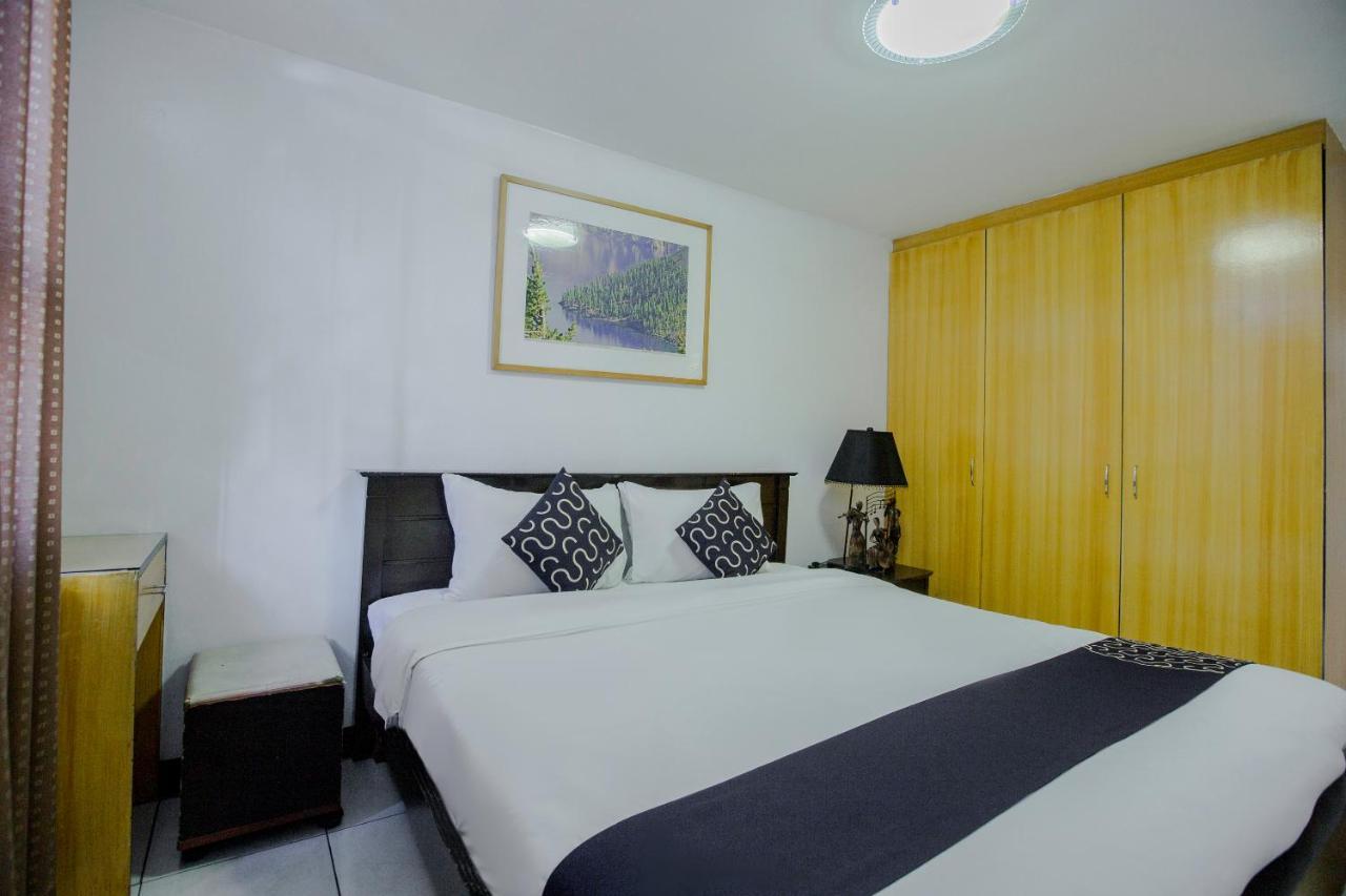 Newgrange Condotel Quezon City Buitenkant foto
