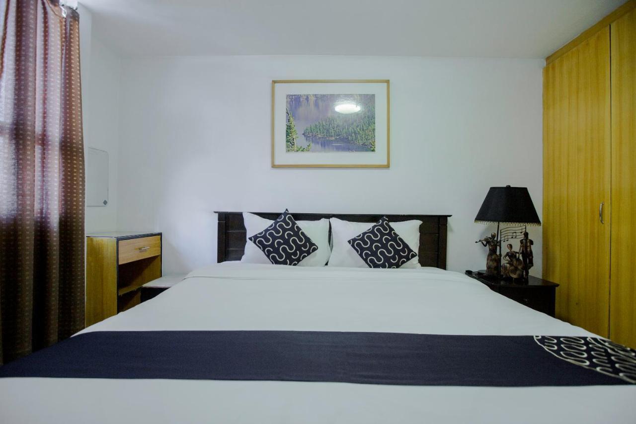 Newgrange Condotel Quezon City Buitenkant foto