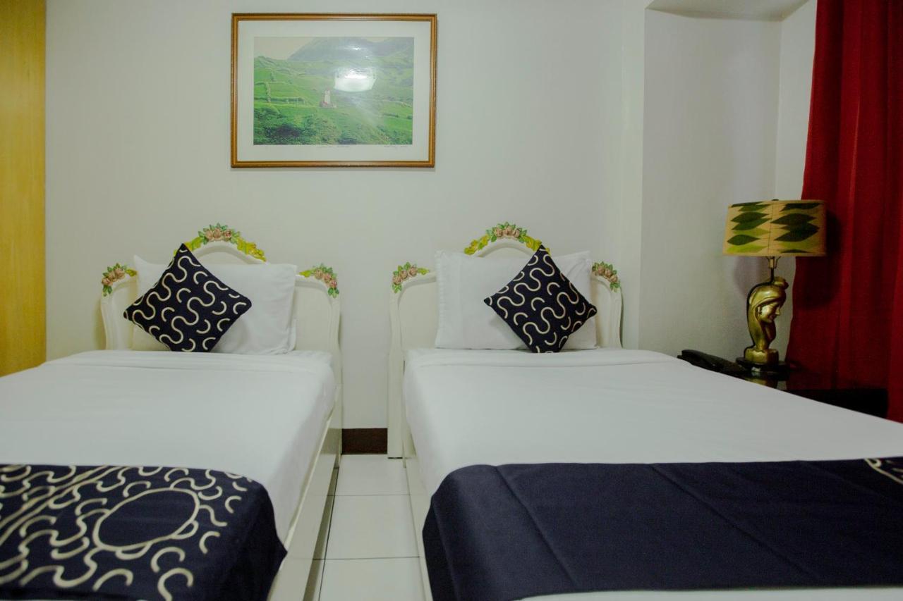 Newgrange Condotel Quezon City Buitenkant foto