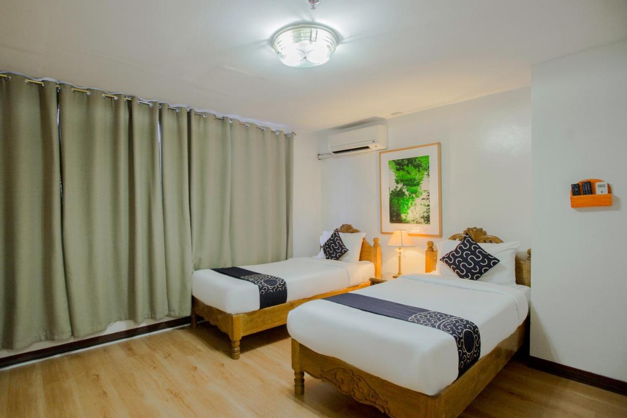 Newgrange Condotel Quezon City Buitenkant foto