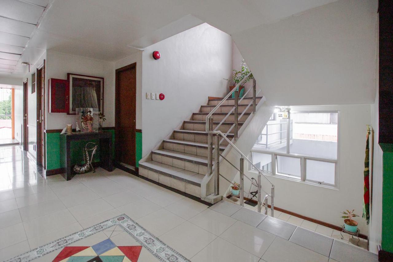 Newgrange Condotel Quezon City Buitenkant foto
