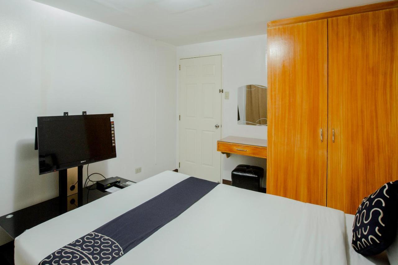 Newgrange Condotel Quezon City Buitenkant foto
