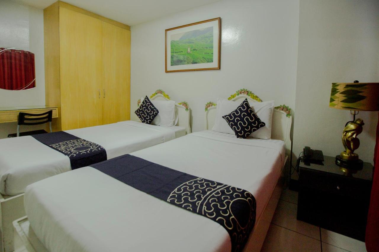 Newgrange Condotel Quezon City Buitenkant foto