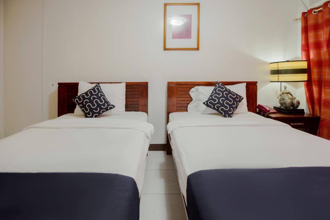 Newgrange Condotel Quezon City Buitenkant foto