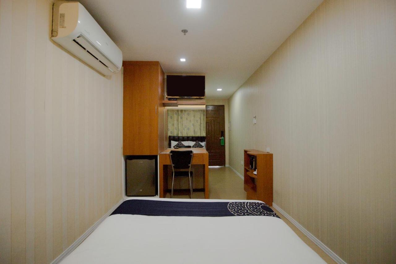 Newgrange Condotel Quezon City Buitenkant foto