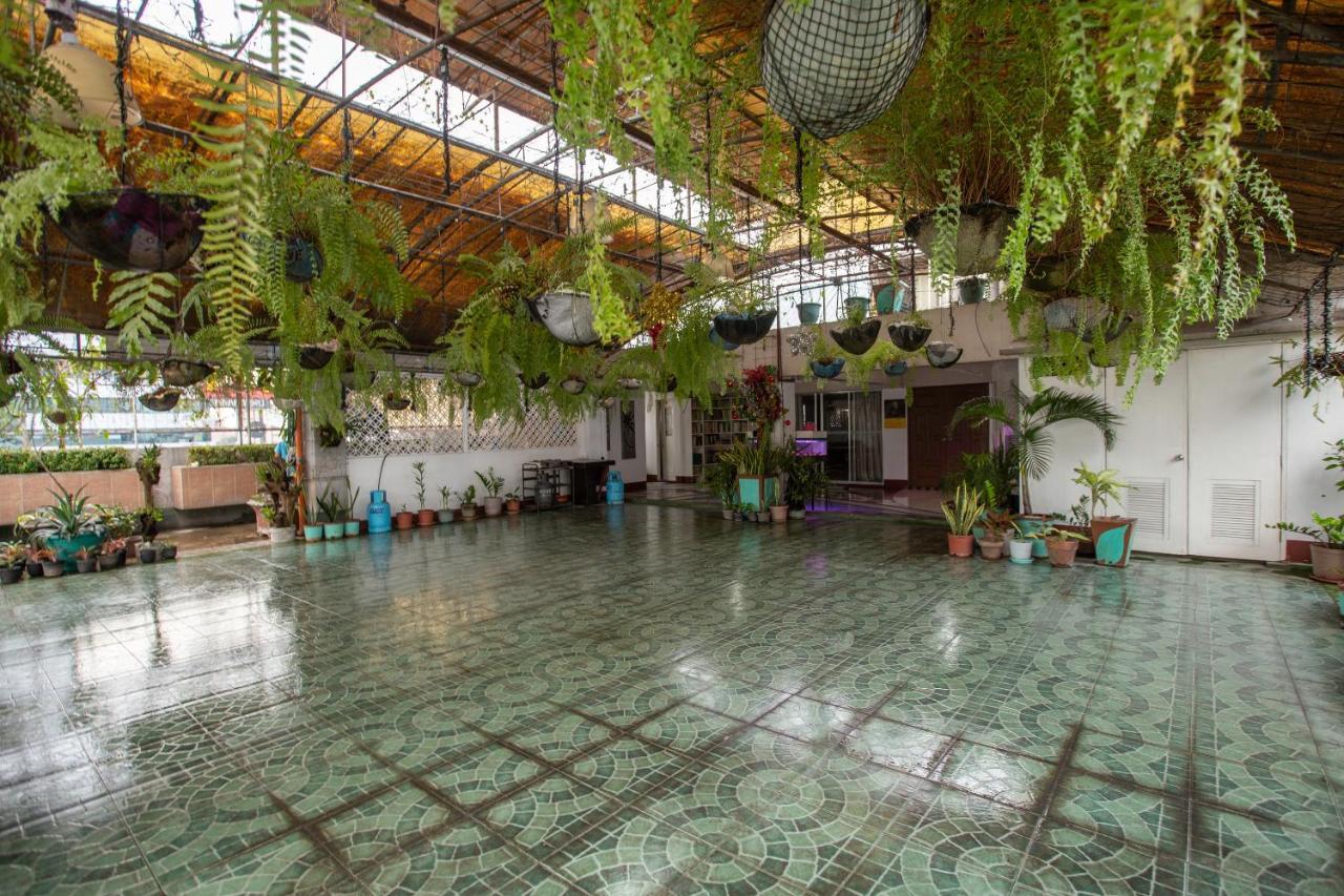 Newgrange Condotel Quezon City Buitenkant foto