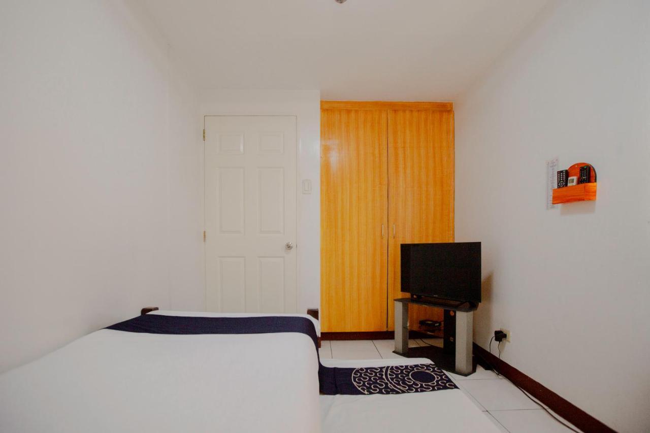 Newgrange Condotel Quezon City Buitenkant foto