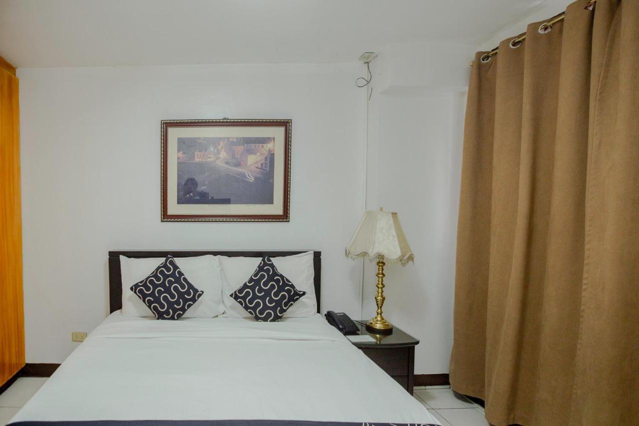 Newgrange Condotel Quezon City Buitenkant foto