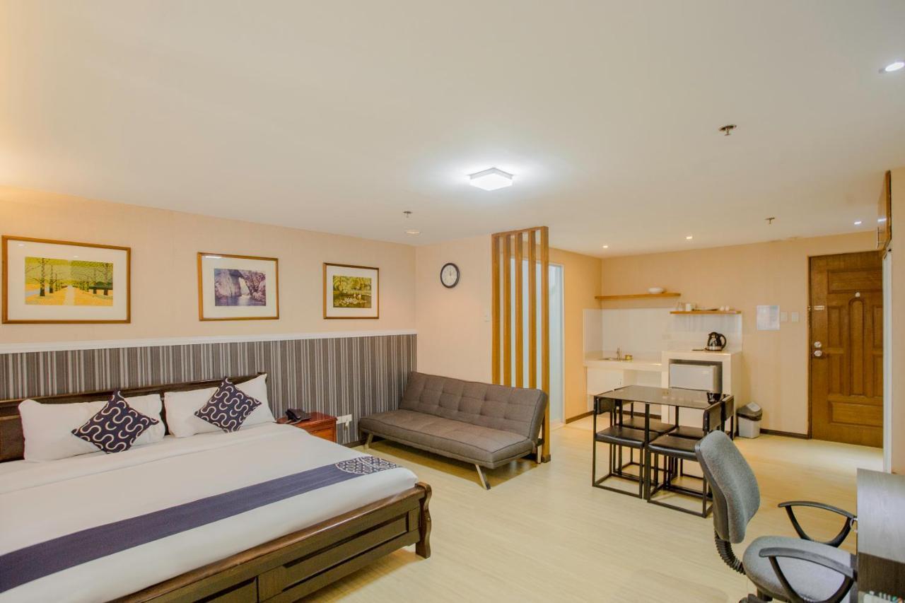 Newgrange Condotel Quezon City Buitenkant foto