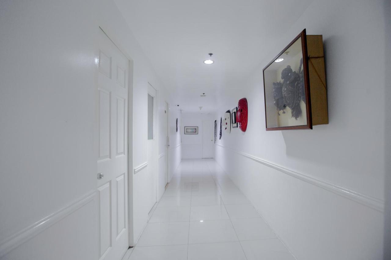 Newgrange Condotel Quezon City Buitenkant foto