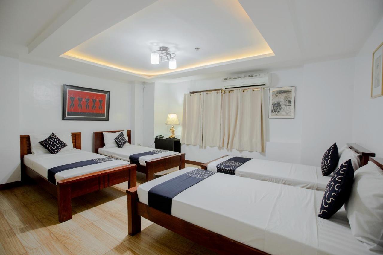 Newgrange Condotel Quezon City Buitenkant foto