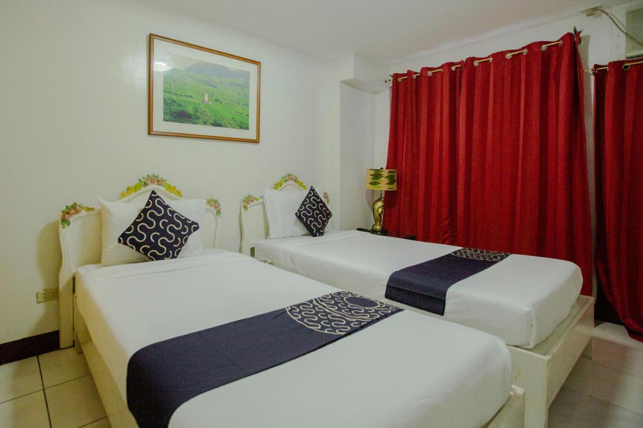 Newgrange Condotel Quezon City Buitenkant foto
